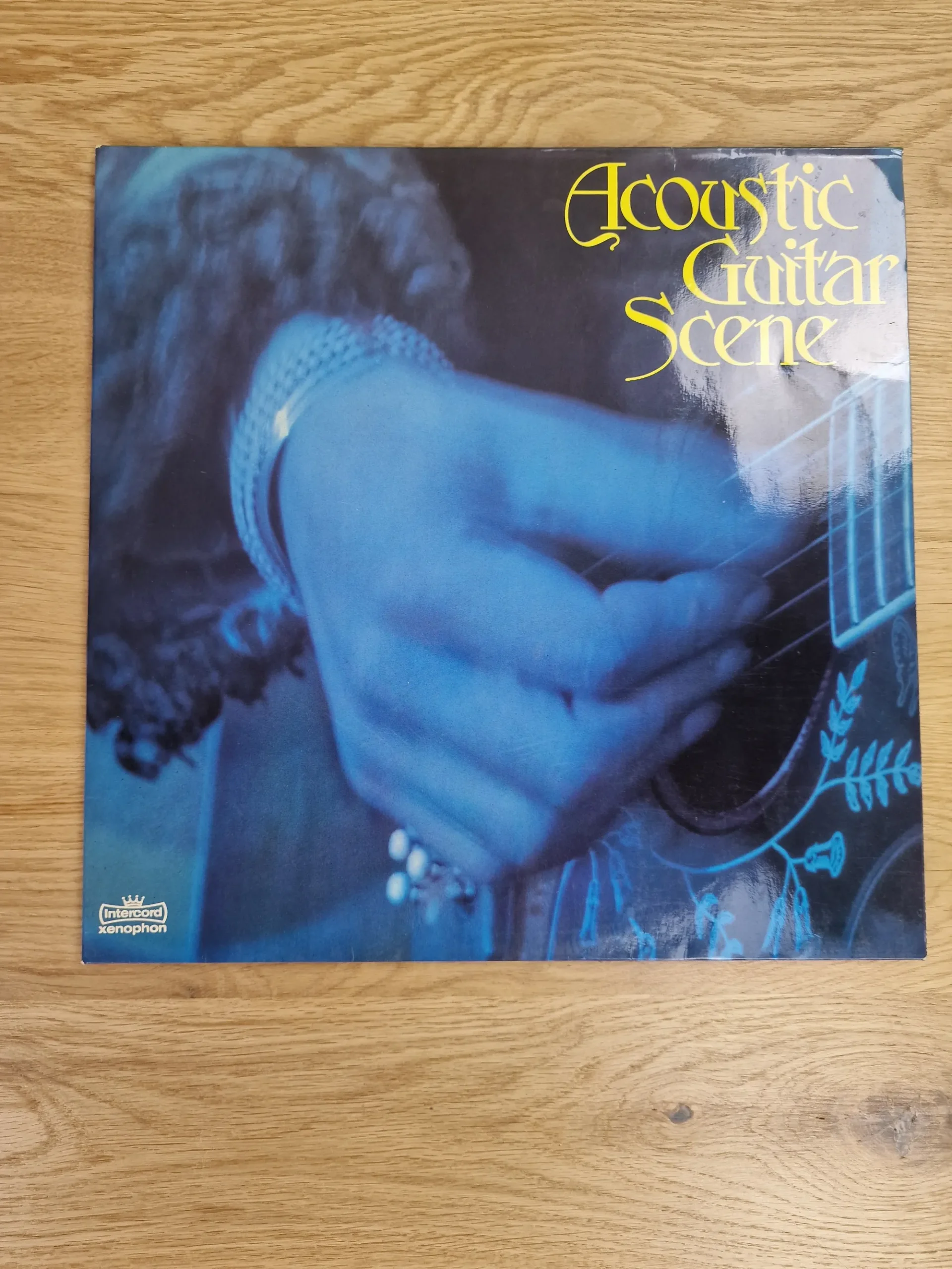 Vorderseite der Vinyl-Schallplatte Acoustic Guitar Scene von Intercord Xenophon mit Gitarrenmotiv