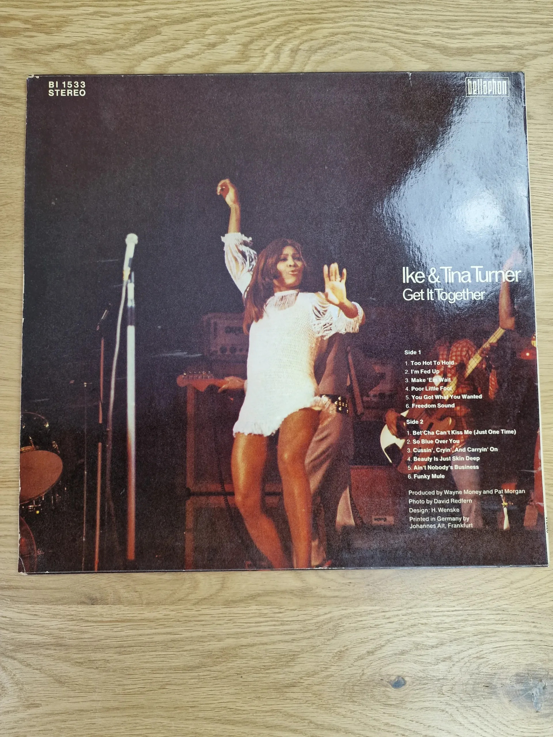 Rückseite der Schallplattenhülle Get It Together von Ike & Tina Turner mit Tracklist und Bellaphon Logo
