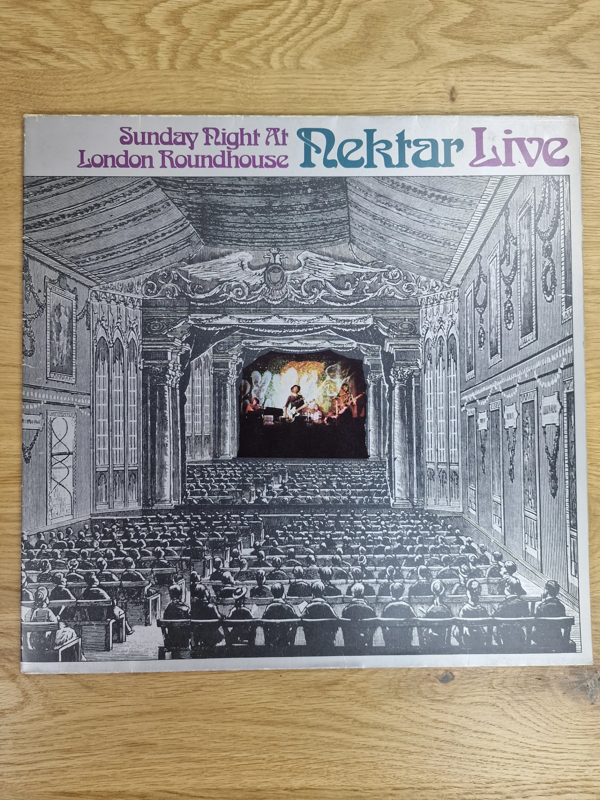 Vorderseite der Vinyl-Schallplatte Sunday Night At London Roundhouse von Nektar Live