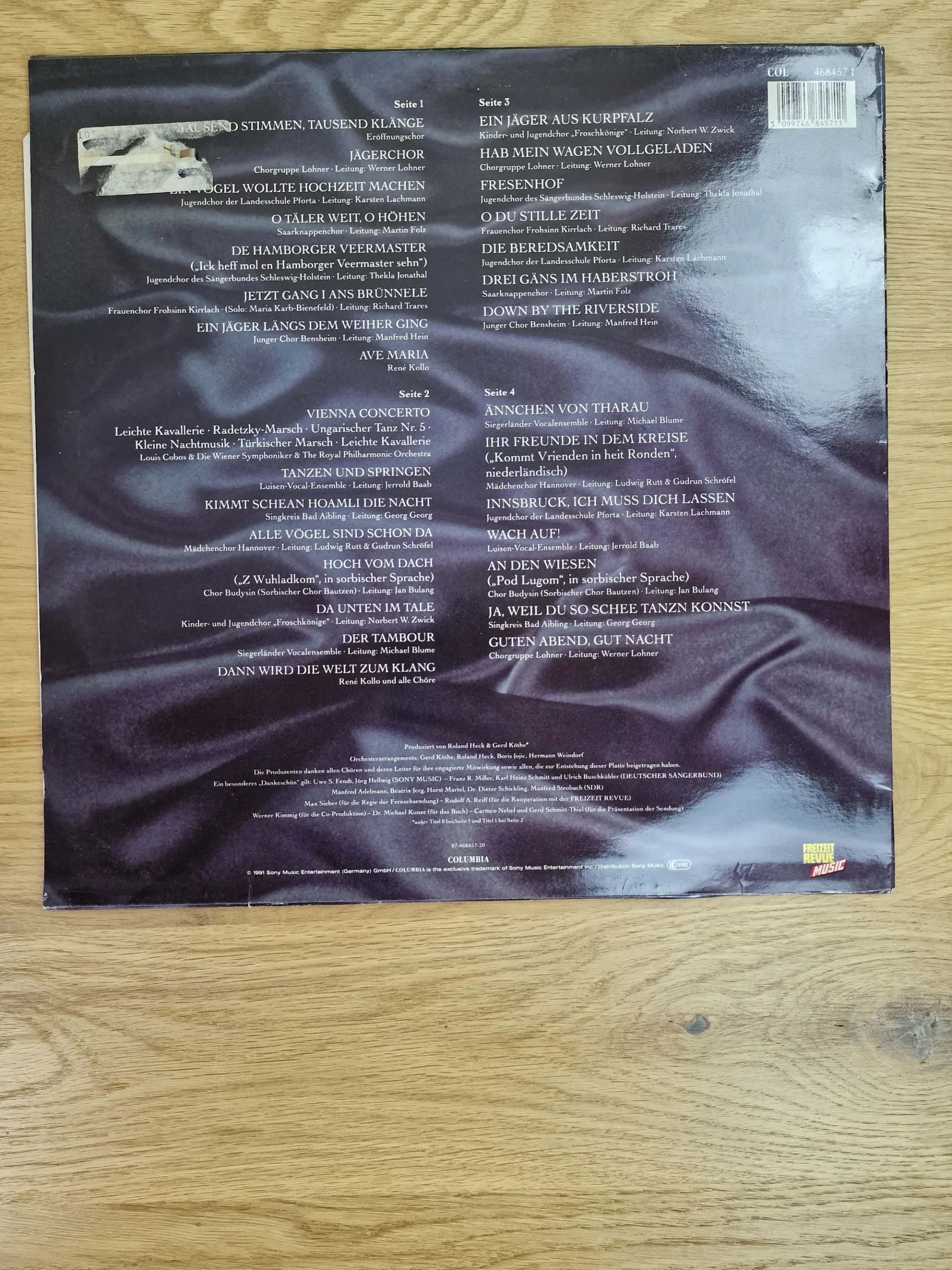 1000-stimmen-das-grosse-festival-der-choere-2lp-trackliste-rueckseite Rückseite der Doppel-LP 1000 Stimmen mit vollständiger Trackliste der 28 Chorlieder