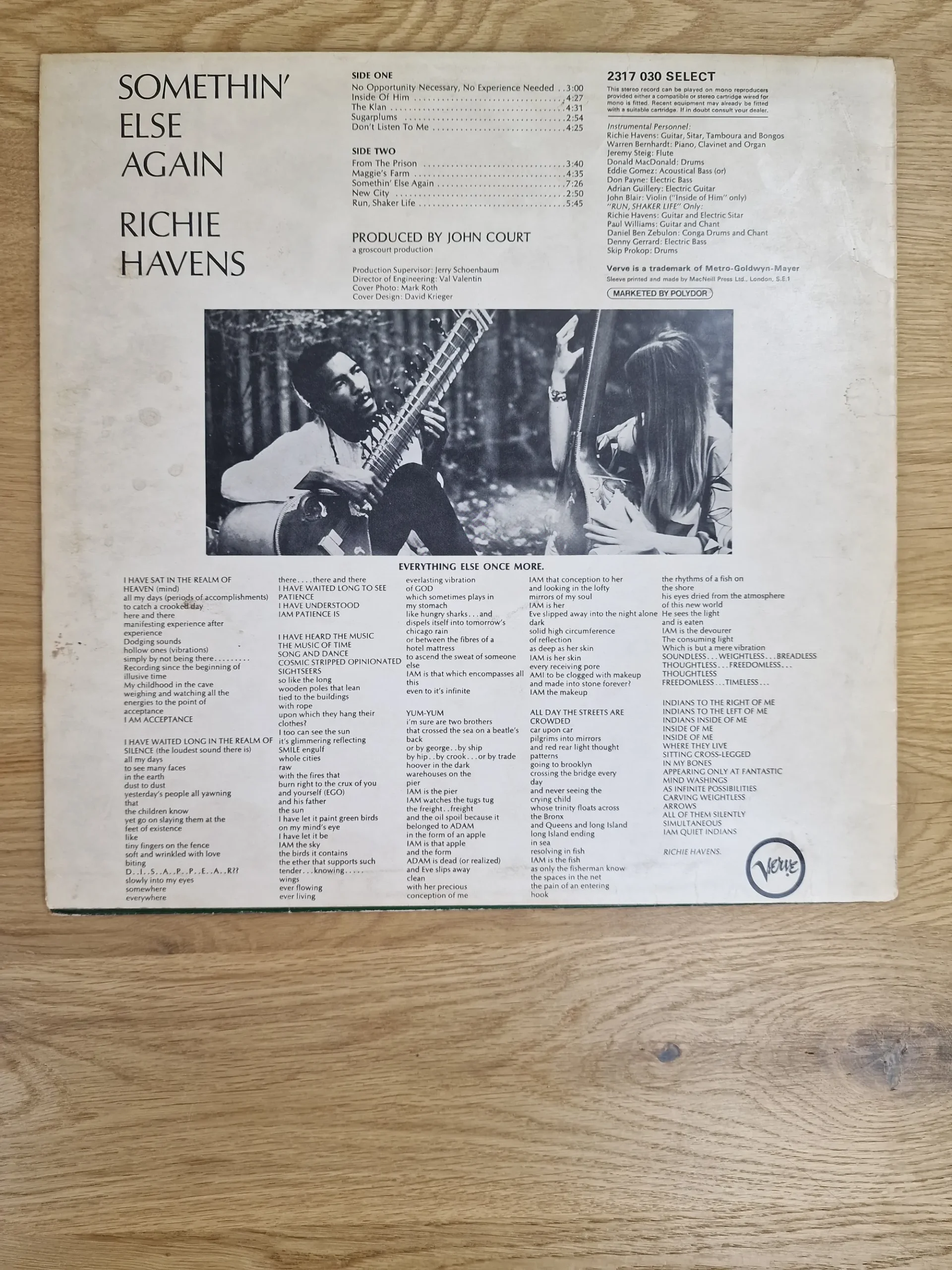 Rückseite des Vinyl-Covers mit Tracklist, Liner Notes und Besetzung von Richie Havens Somethin' Else Again