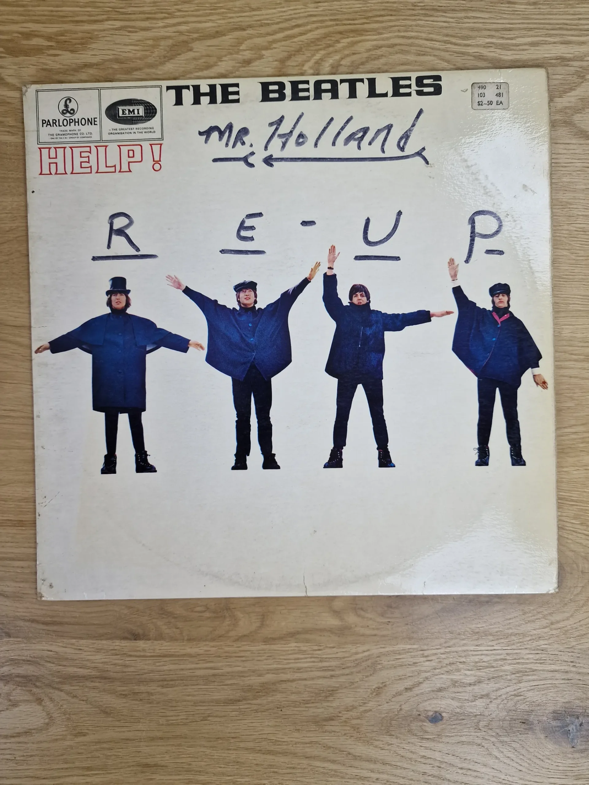 Vorderseite der Vinyl-Schallplatte Help! von The Beatles auf Parlophone Label