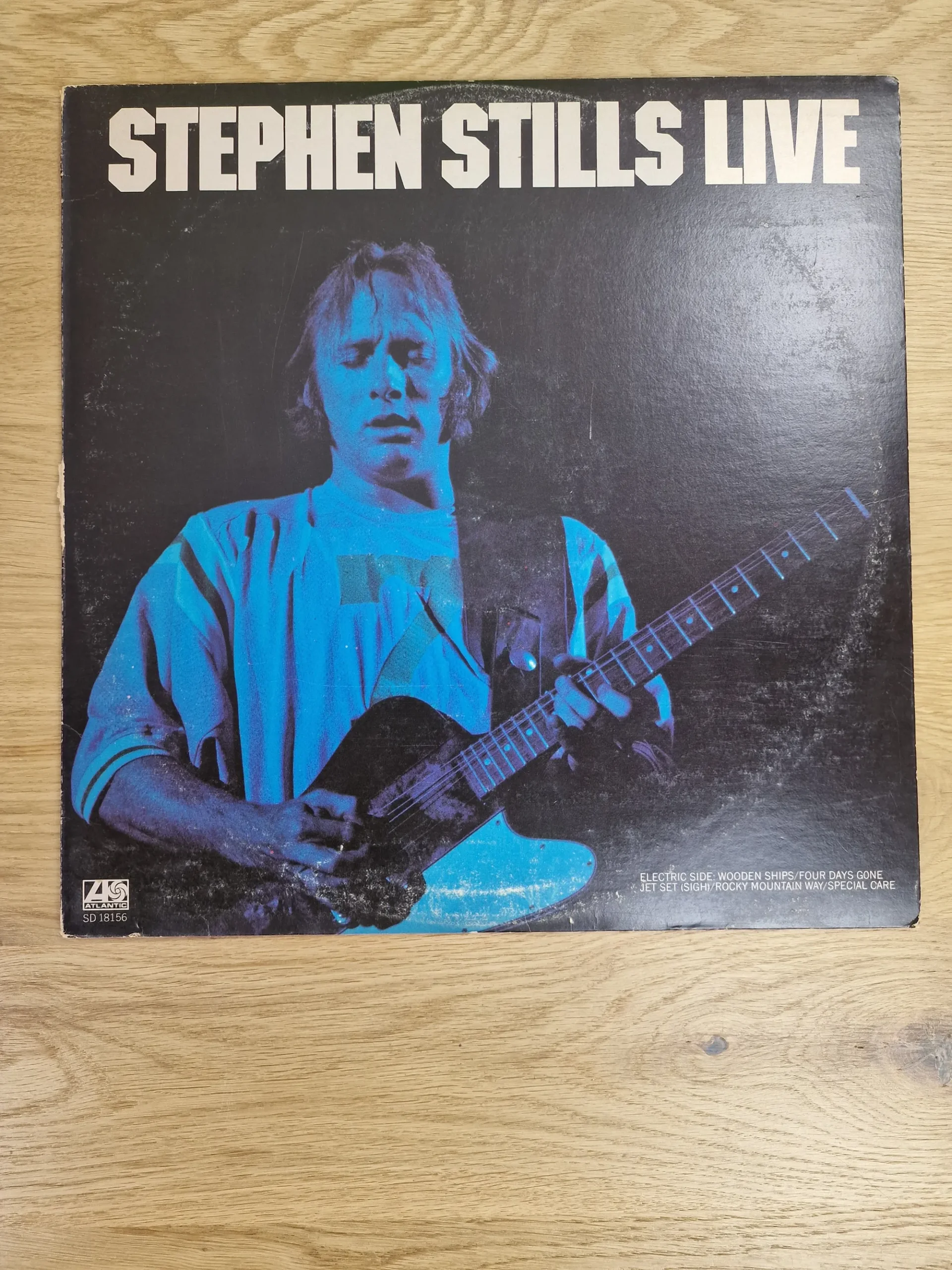 Stephen Stills Live Vinyl Albumcover Vorderseite mit Stephen Stills an der E-Gitarre
