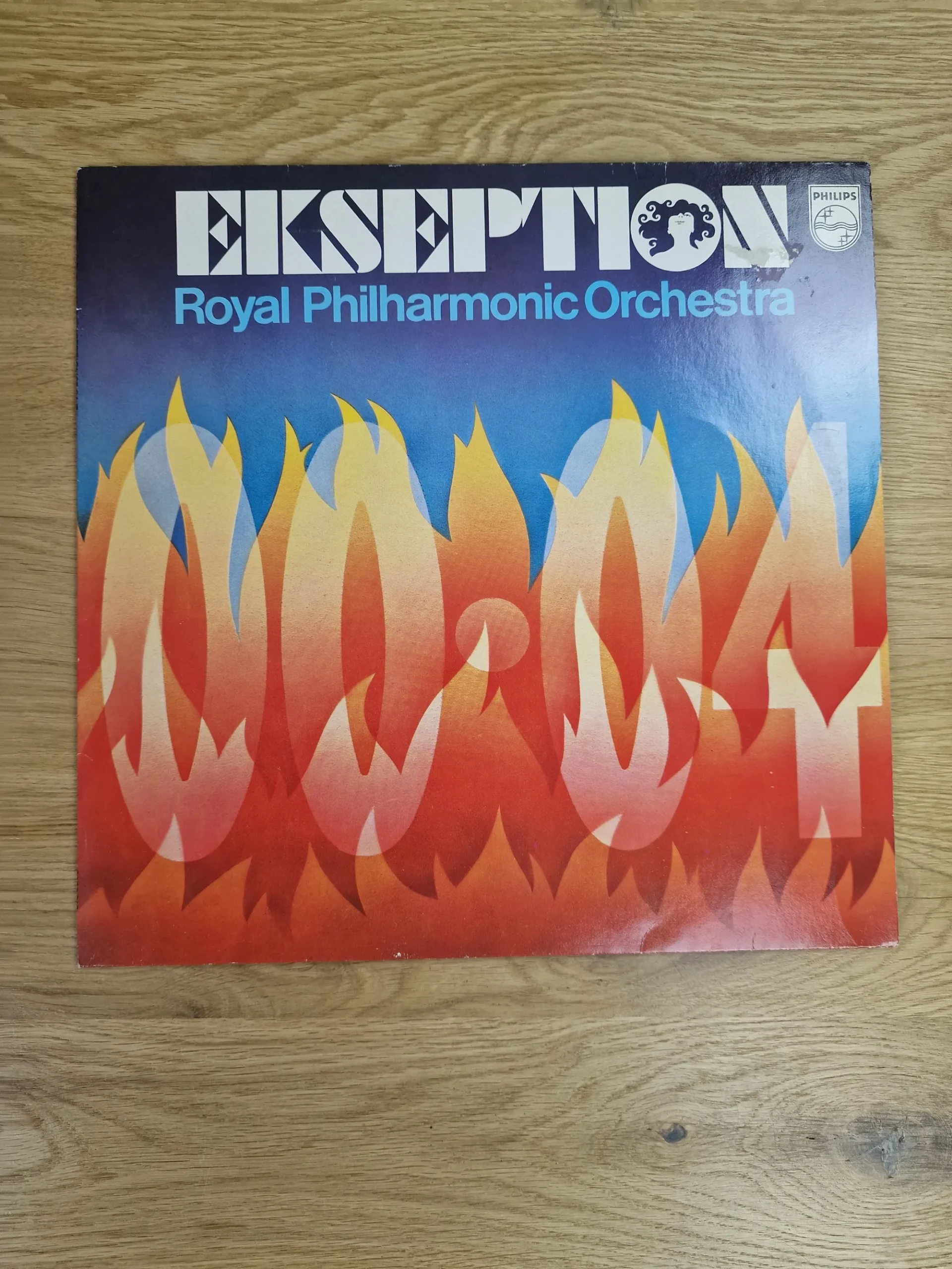 Vorderseite der Ekseption 00.04 Vinyl Schallplatte mit feurigem Artwork und Philips Logo