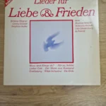 Vorderseite der Vinyl LP Lieder für Liebe und Frieden mit Friedenstauben-Motiv