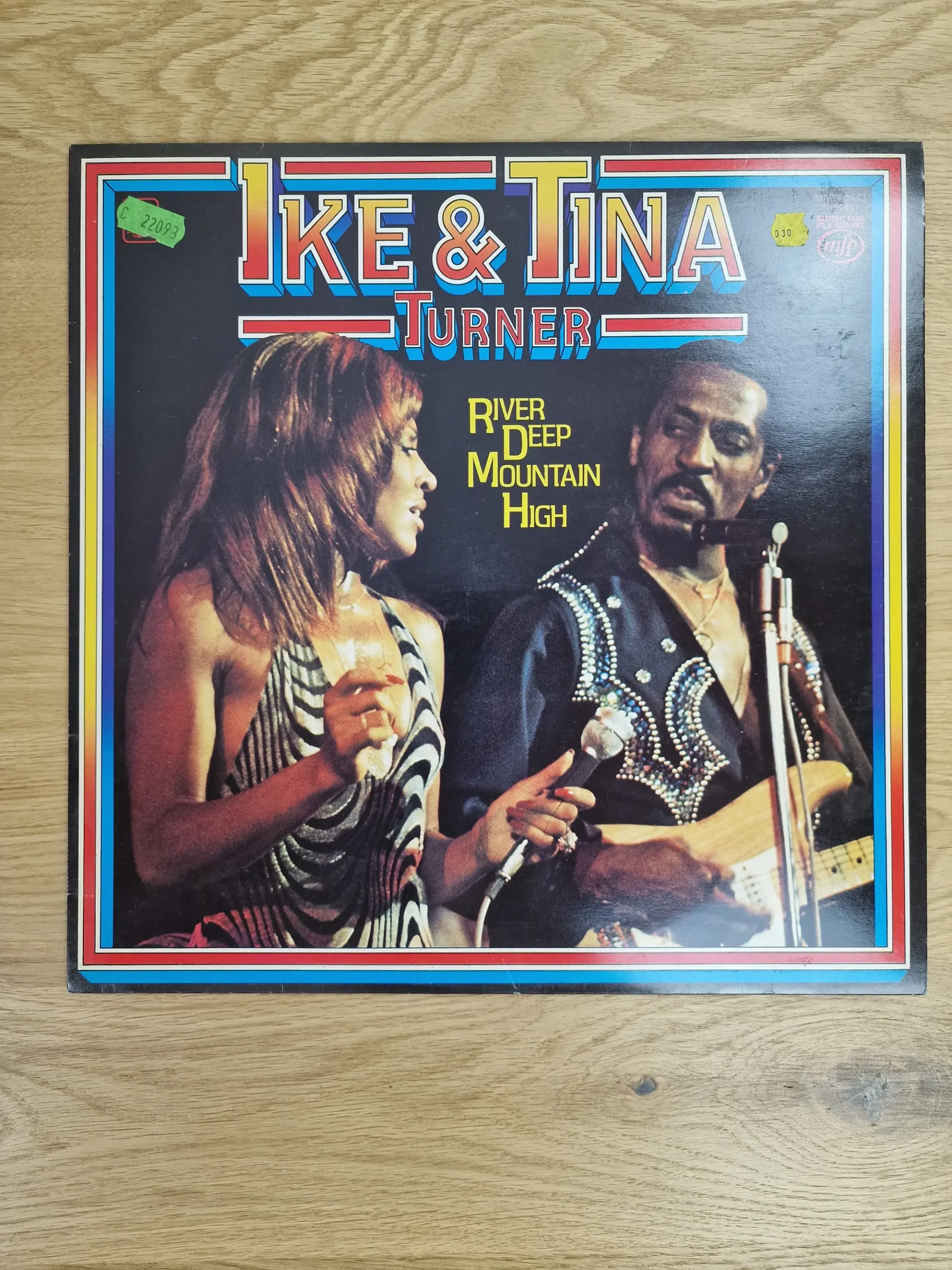 Vorderseite des Vinyl-Album-Covers River Deep Mountain High von Ike und Tina Turner