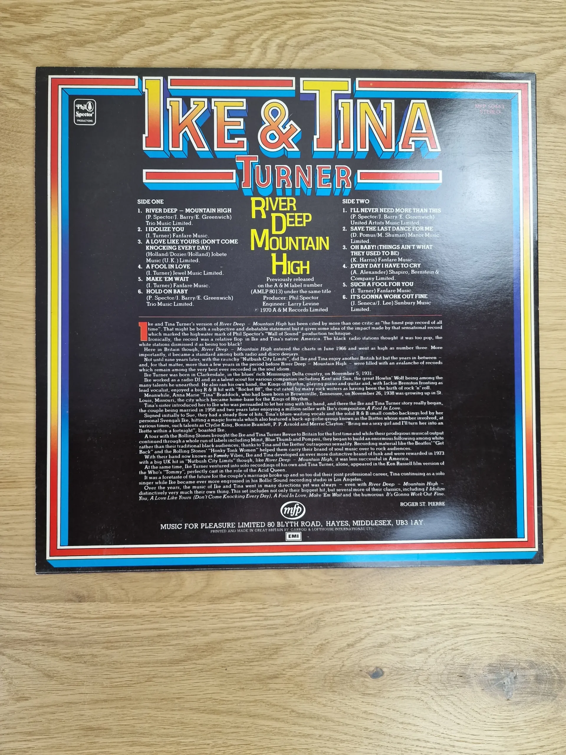 Rückseite der Schallplattenhülle von Ike und Tina Turner mit Tracklist und Song-Details