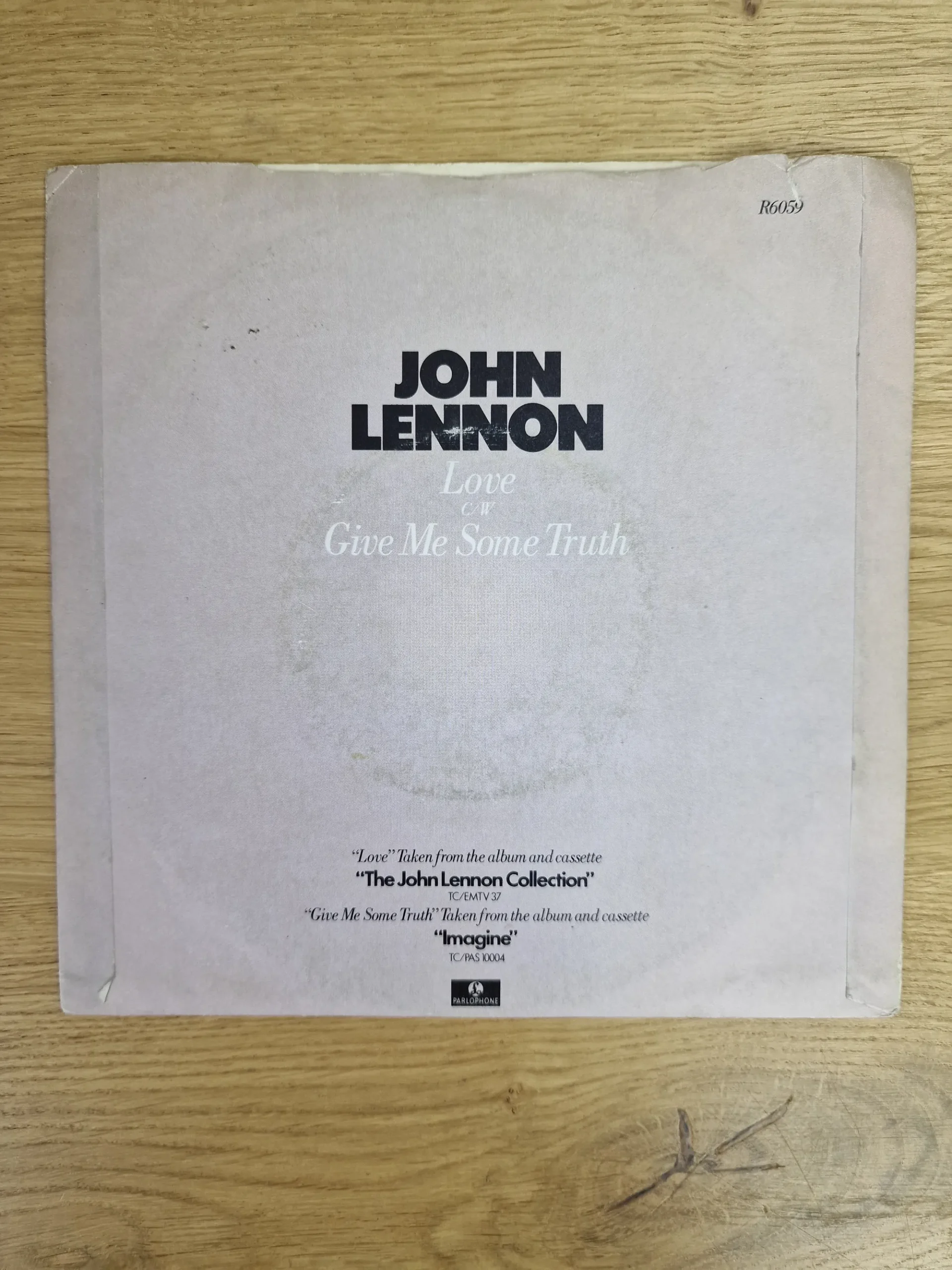 john-lennon-love-7-inch-vinyl-single-backcover Rückseite der Schallplattenhülle der Single Love von John Lennon mit Song-Informationen