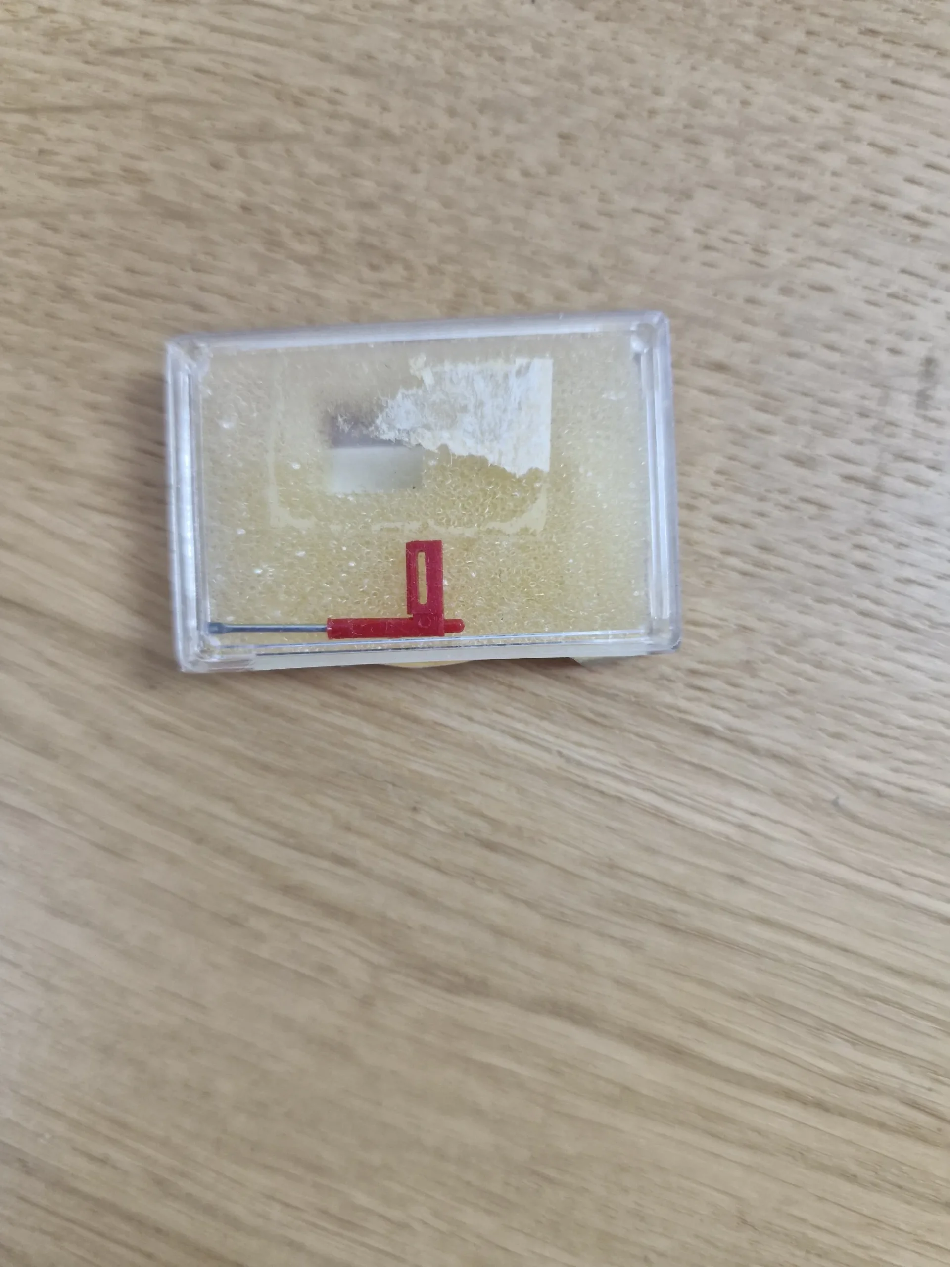 Rote Ersatznadel A 25/1 für Plattenspieler in transparenter Schutzbox mit Schaumstoff